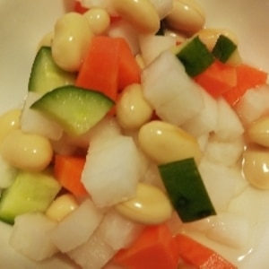 角切り野菜と大豆のピクルス